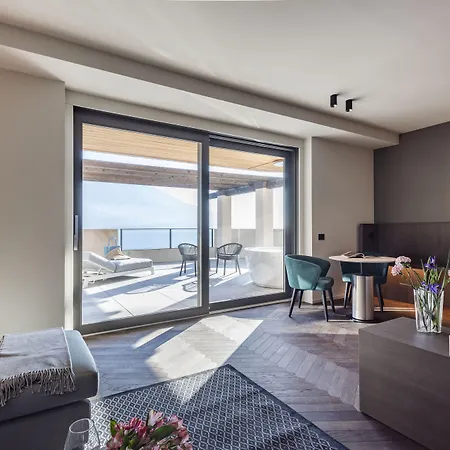 Eala My Lakeside Dream - Adults Only