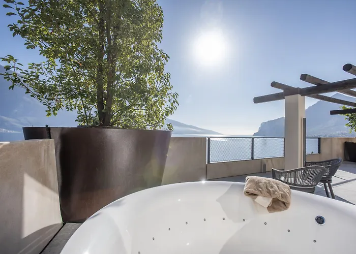 Eala My Lakeside Dream - Adults Only