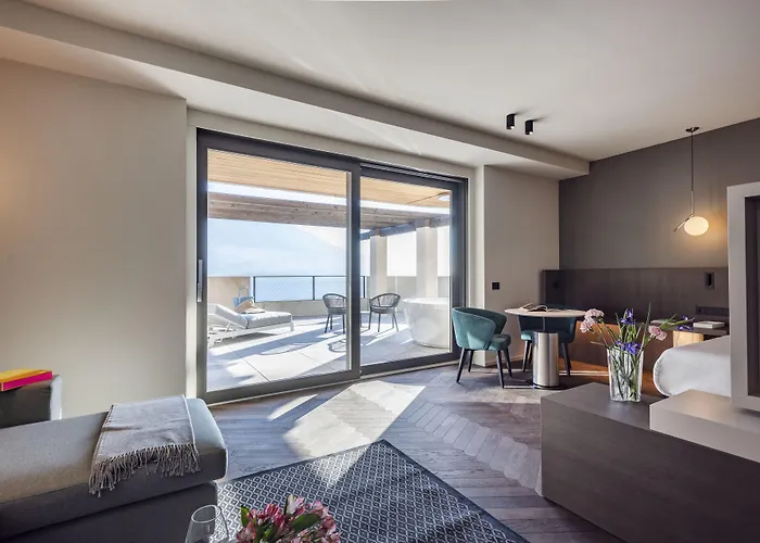 Eala My Lakeside Dream - Adults Only